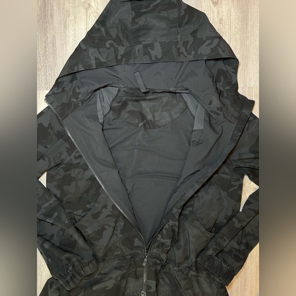 Lululemon Women's Black/Green  Camouflage Jacket Size 8 - Picture 12 of 13